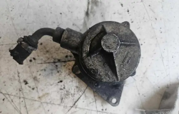 Peugeot 405 Vacuum pump 174449TE 96T-134