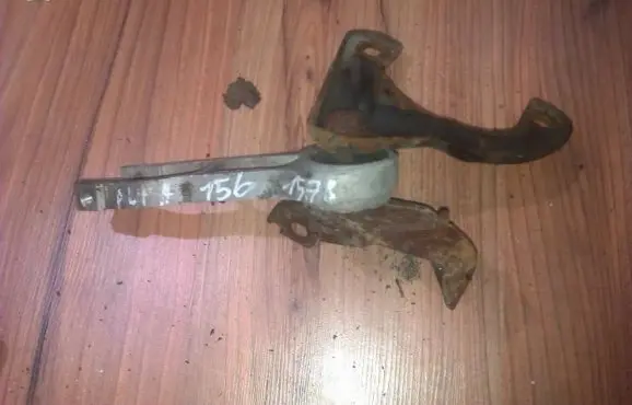 Alfa Romeo 156 Engine mount bracket