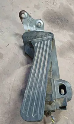 Volkswagen PASSAT B7 USA Accelerator throttle pedal 74390500
