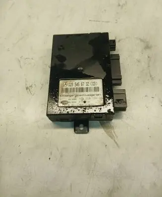 Mercedes-Benz C W203 Tow bar relay 0295456732 5DS00810200