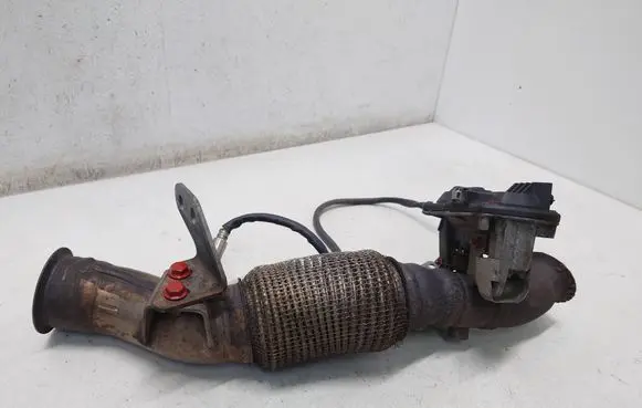 Mercedes-Benz C W205 Muffler pipe connector clamp 147B08010R A0009051612 0009051612