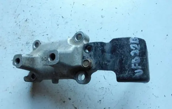 Honda Civic Engine mounting bracket Iht67jh