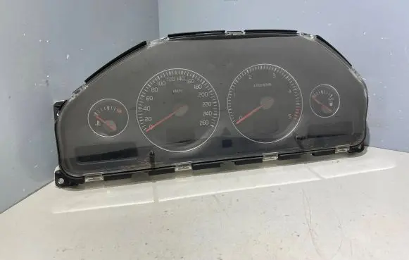Volvo V70 Speedometer (instrument cluster) 30746102 8602885 69594700T