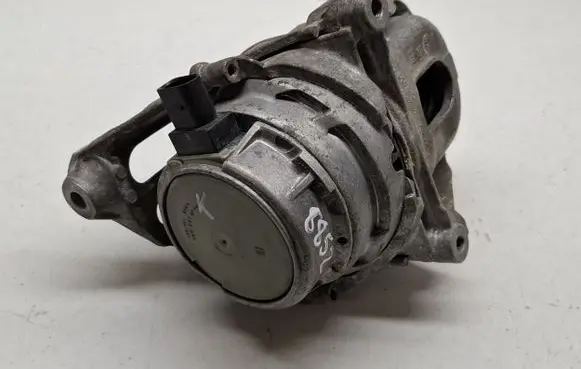 Porsche Cayenne (9Y0 9Y3) Engine mount bracket 782215147918 4M0199371M