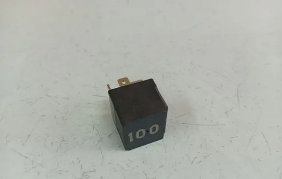 Volkswagen PASSAT B7 Other relay 7M0951253A