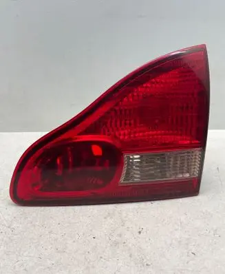 Toyota Avensis Verso Tailgate rear/tail lights E137654 0000 4441