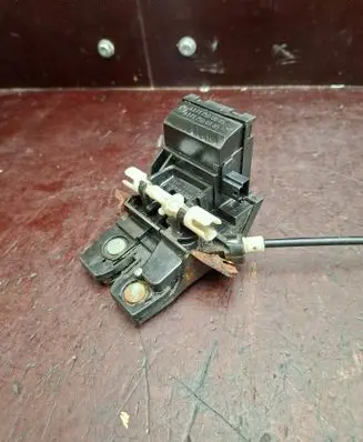 Mercedes-Benz C W203 Loading door lock A1717500085 A1717500185