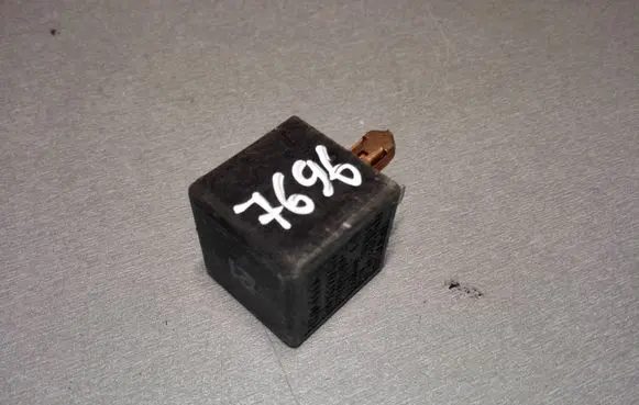 Volkswagen PASSAT B5 Other relay 191953227A 72BV001 1590CJ945