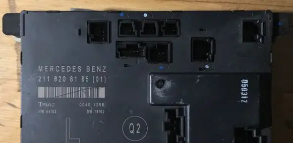 Mercedes-Benz E W211 Sliding door control unit/module 211820818501 F253744 8675328