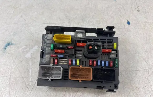 Peugeot 3008 I Fuse box set 9675877980