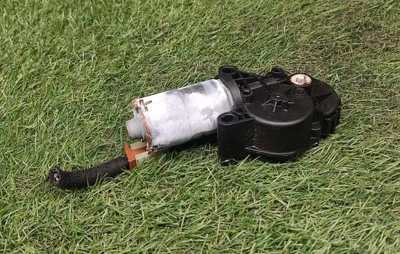 Volvo S60 Seat adjustment motor 30761806 039020426