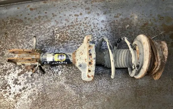 Subaru Outback Front shock absorber with coil spring 614024