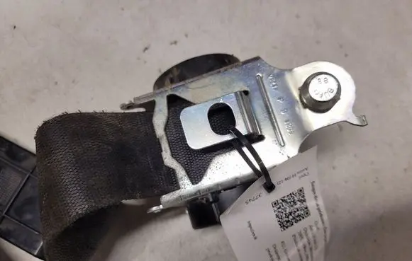 Opel Astra H Front seatbelt 560334901
