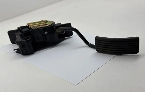 Mitsubishi Grandis Accelerator throttle pedal 46010010 APM30005