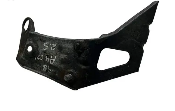 Audi A4 S4 B6 8E 8H Intercooler pipe mounting bracket 058145813C