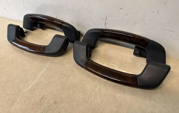 BMW 7 F01 F02 F03 F04 A set of handles for the ceiling 8047320