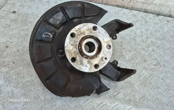 Skoda Octavia Mk2 (1Z) Front wheel hub 7958