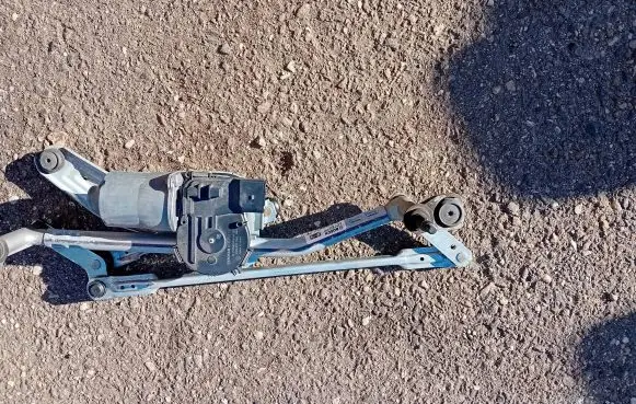 Volkswagen T-Cross Front wiper linkage and motor 2GM955023B 339702202R 51020221524