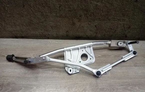 Volvo XC90 Front wiper linkage 