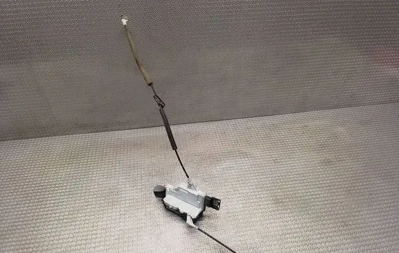 Citroen Berlingo Front door lock PSA828407