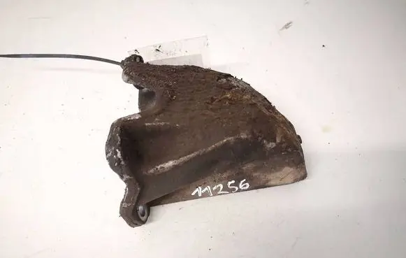Volkswagen PASSAT B5 Engine mounting bracket 8D0399113AB