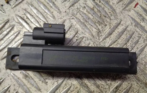 Nissan Pulsar Aerial antenna amplifier 87764233 75982