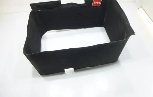 Volkswagen PASSAT B7 Battery box tray 1K0915418G