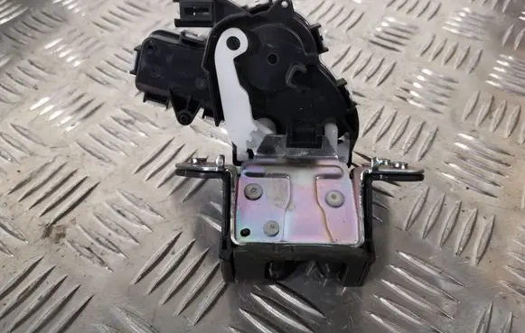 Mazda 3 II Tailgate/trunk/boot lock/catch/latch C6728