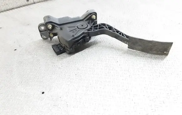 Nissan Pathfinder R51 Accelerator throttle pedal 18002EB400