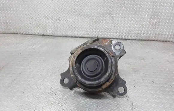 Honda CR-V Engine mount bracket