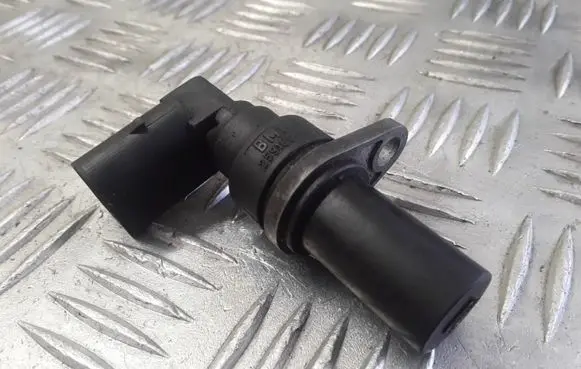 BMW 5 E39 Crankshaft position sensor 25916010 13622247926 2247926