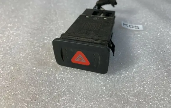 Volkswagen Golf IV Hazard light switch 1J0953235J