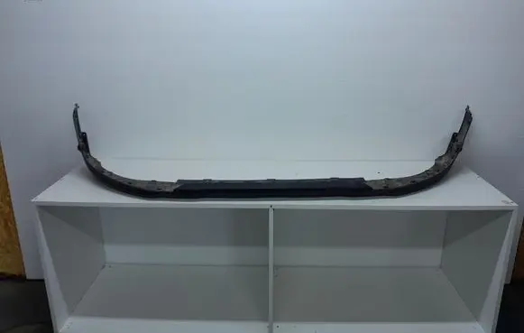 Front bumper lip