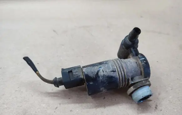 Land Rover Freelander 2 - LR2 Headlight washer pump 30095