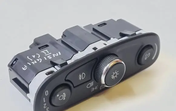 Opel Insignia B Light switch 39121796