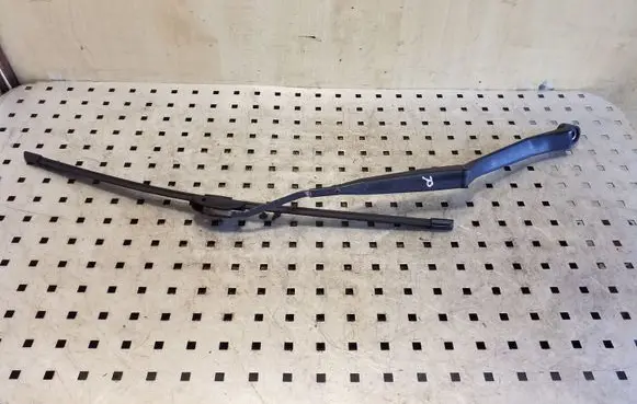 Toyota RAV 4 (XA20) Windshield/front glass wiper blade 