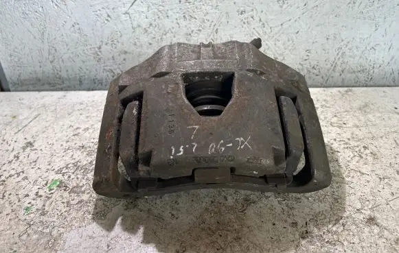 Volvo XC90 Front brake caliper 30657303