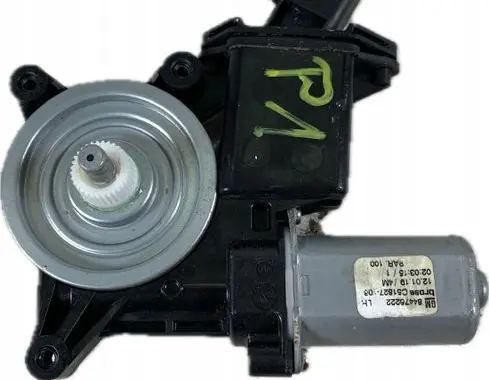 Chevrolet Traverse II Front door window regulator motor 84476222
