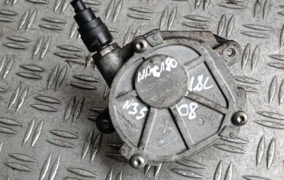 Mercedes-Benz C W204 Vacuum pump A2712301465 1121071105B