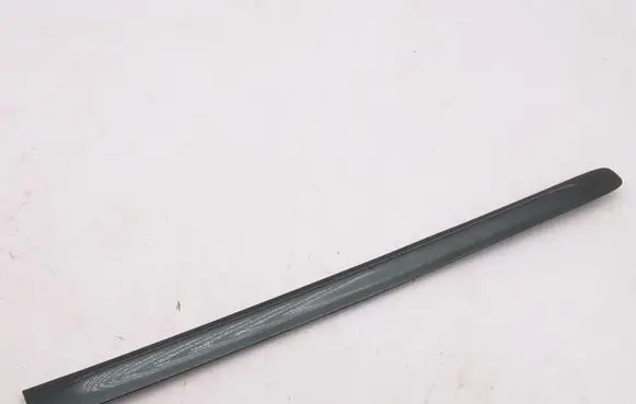 Jeep Cherokee III KJ Front door trim (molding) 5GF54