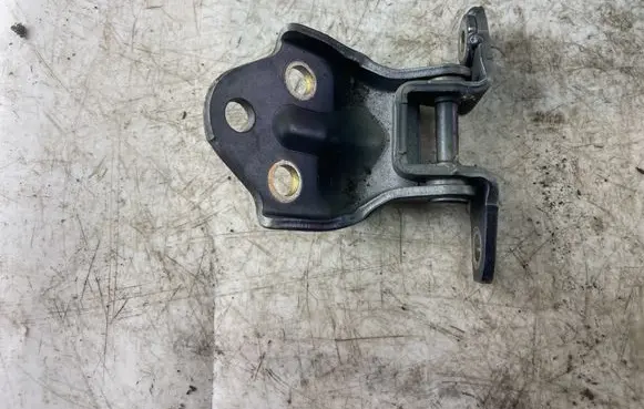 Mitsubishi Pajero Sport I Front door upper hinge