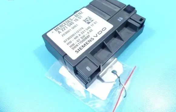 Mercedes-Benz C W204 Central body control module A2215401601 IMPRK1336714