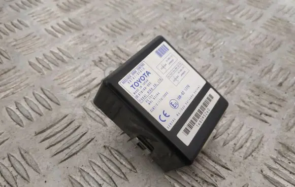 Toyota Corolla Verso E121 Door control unit/module 897410F010