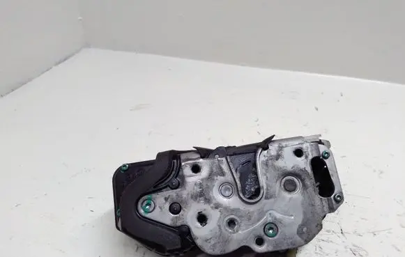 Opel Insignia A Front door lock 13503781