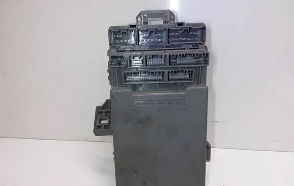 Honda CR-V Fuse module 52575LM 5LMHBMPR