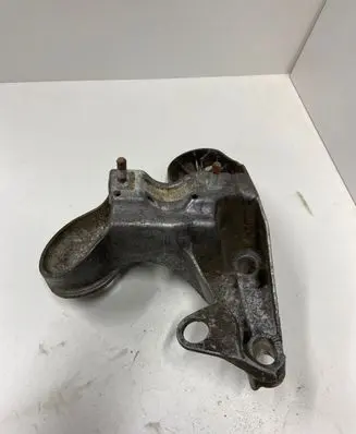 Audi A6 S6 C5 4B Engine mounting bracket 8E0199351