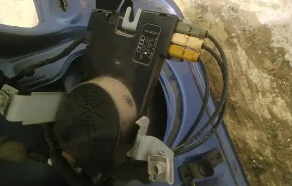 Audi A3 S3 8P Antenna control unit 8P4035225