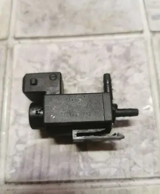 BMW 5 E39 Vacuum valve 1742712