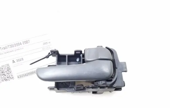 Nissan X-Trail T30 Front door interior handle