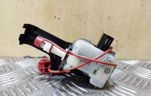 Fuel tank cap lock motor